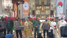 TNI-Kapolri-Misa-Natal-2022