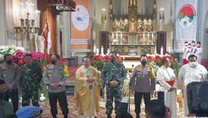TNI-Kapolri-Misa-Natal-2022